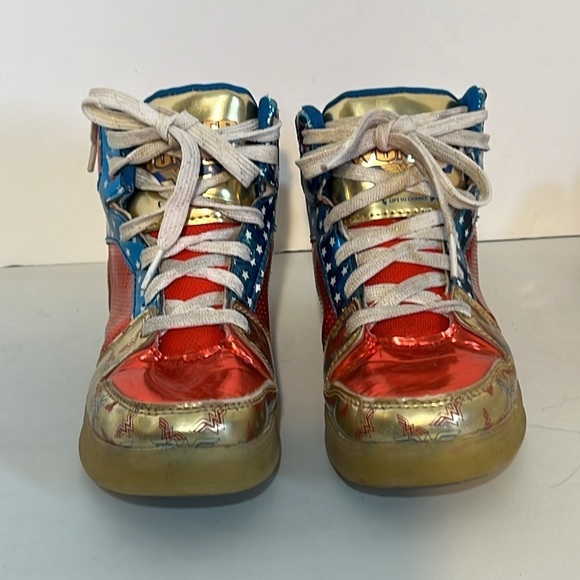 Wonder Woman Girls High Tops Size 1 - Picture 4 of 9
